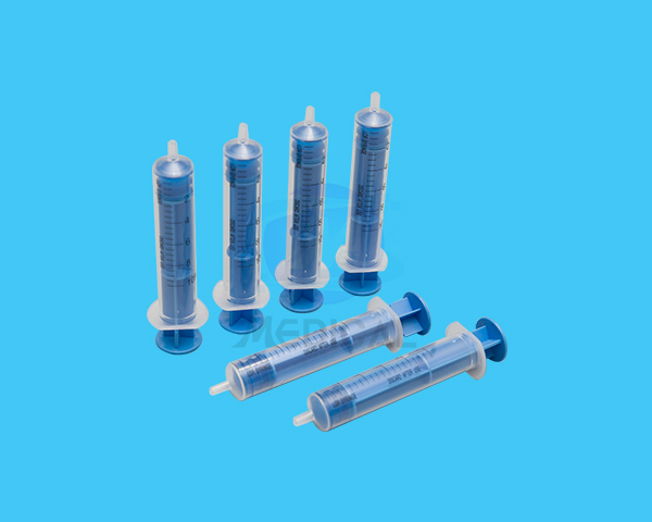 Single use low resistance syringe